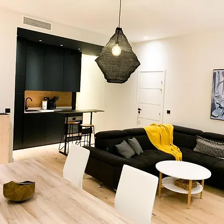 Apartment Vieux Nice-3 Pieces Moderne- 100m De La Nice
