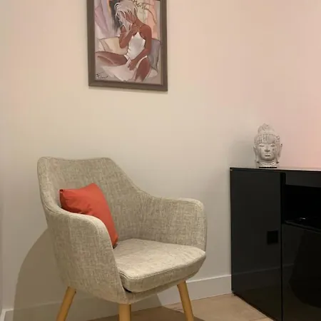 Apartment Vieux Nice-3 Pieces Moderne- 100m De La